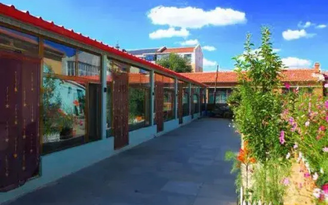 Liuji Family Hotel, Dolun