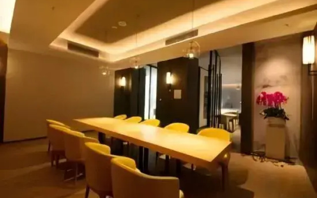 XianYang QinHuang JiaRi Hotel