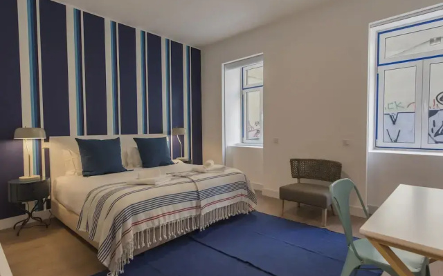 High Ceiling Duplex Apt Cais do Sodre