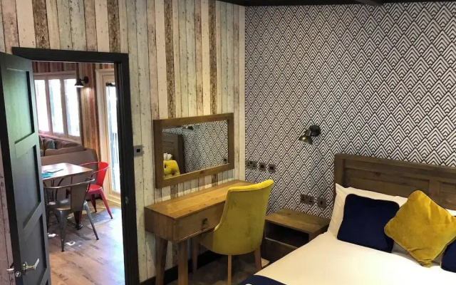 Pet Friendly Lodge - Sleeps 6
