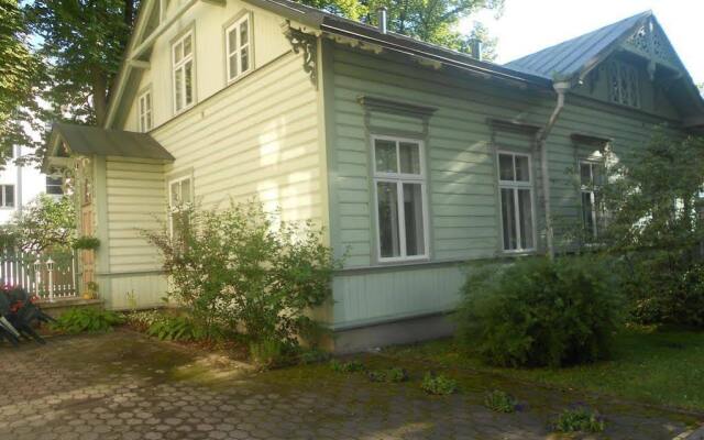 Отель Poska Villa Guesthouse вид на фасад