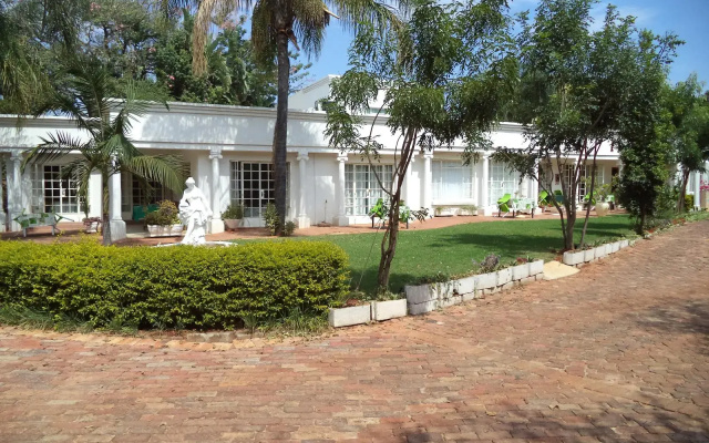 Heatherdale Guesthouse & Shuttle Services