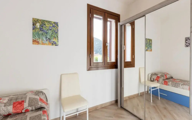 Air-conditioned Apartment With Private Parking