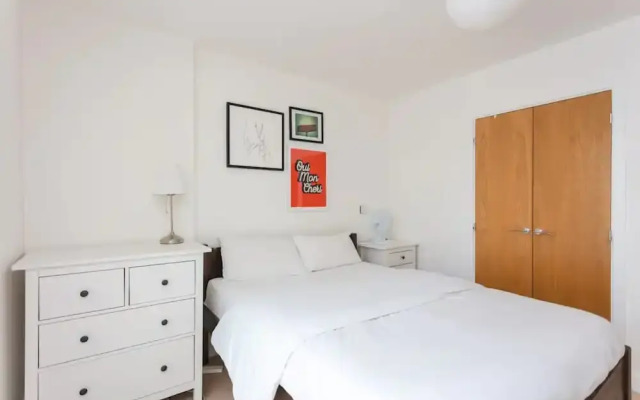 Fantastic 1 Bedroom Apartment in East London With Balcony
