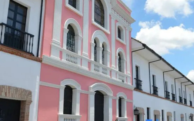 H6 Exceptional Location near the Historic Center