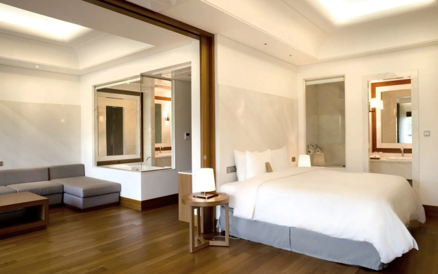 Pine Grove Hotel