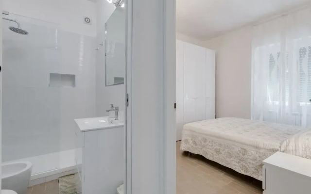 Trastevere White Apartment