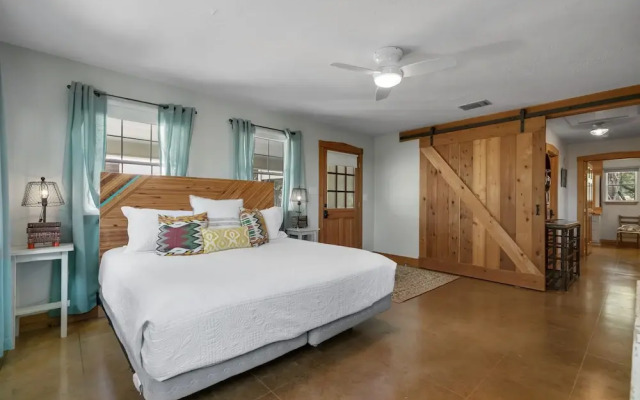 New! Gorgeous Home W/grill&views!