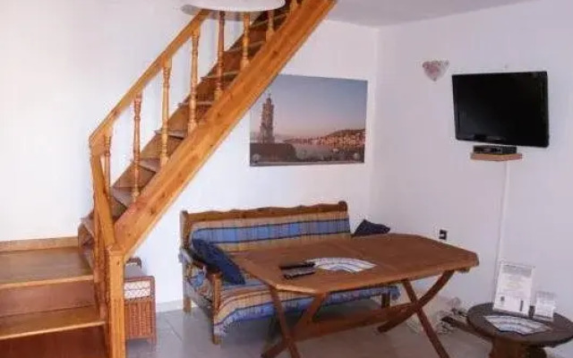 Dolphins Apartments