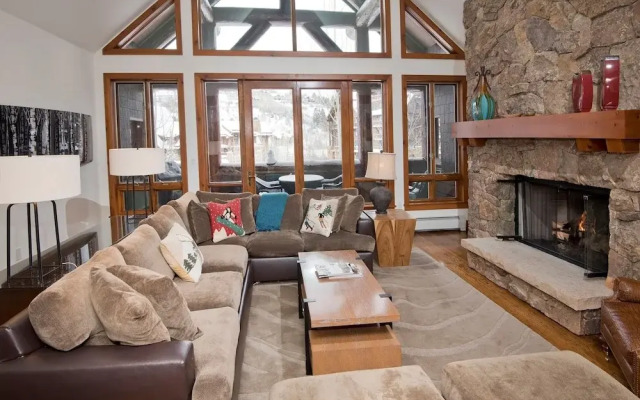 Lavish 3br 3.5ba Bachelor Gulch Steps To Lifts 3 Bedroom Condo by RedAwning