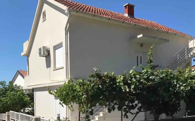 Apartments Mati?