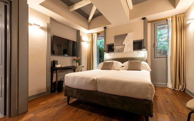 Loly Boutique Hotel