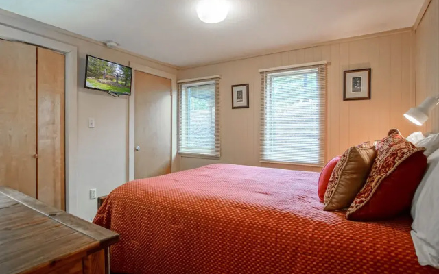 Powderidge 60: Slope Side, Fireplace, Spacious Deck