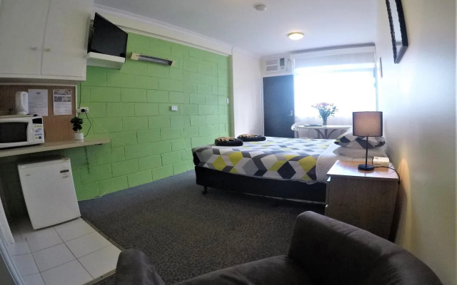 Turn-In Motel