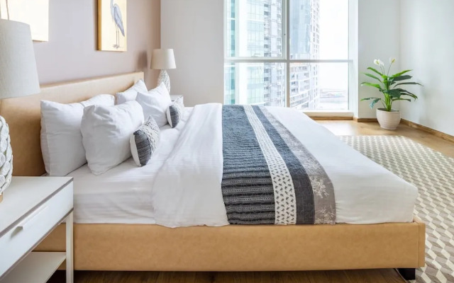 Grand 2BR w/ a Full Sea View & Direct Beach Access