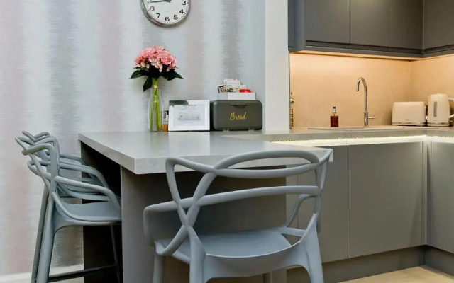 Ultra Modern, West End Village, Refurbished 1 bed