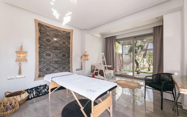 Blue Carpet Luxury Suites