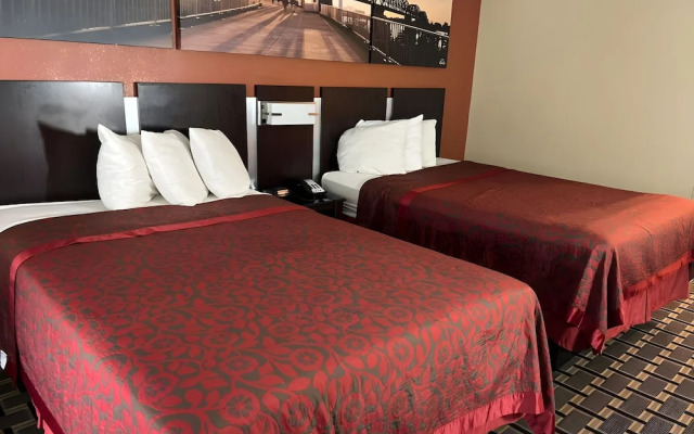 Days Inn & Suites Pine Bluff