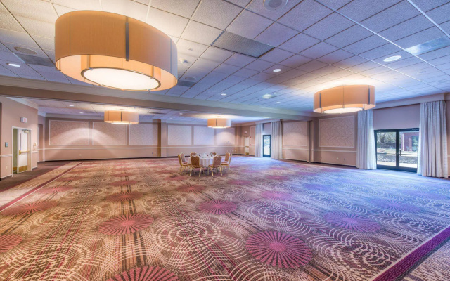 Doubletree By Hilton Akron/Fairlawn