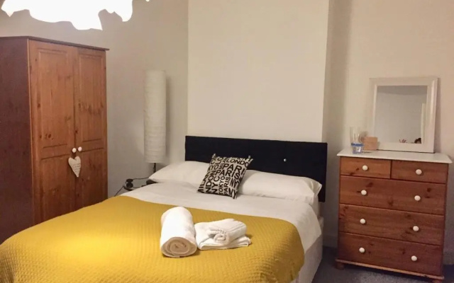 Luxury Apartment-golden Triangle, Parking & Garden