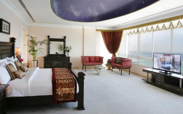 Отель Ramada Beach Аджман комната для гостей