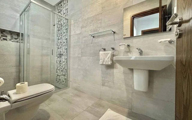 Safir Spacious Apartment in Safsaf, La Marsa