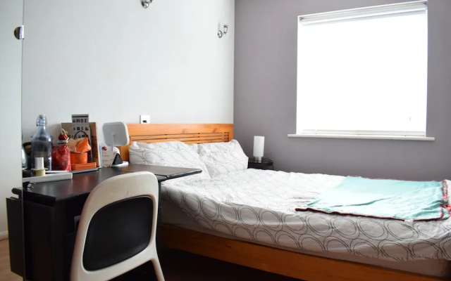 Cosy 2 Bedroom Flat Overlooking Canal in Hackney