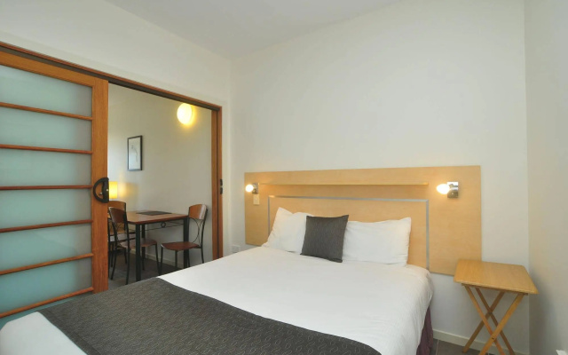Lennox Point Holiday Apartments