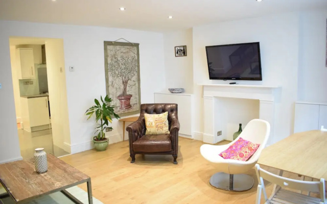 Stylish 2 Bedroom Apartment With Terrace