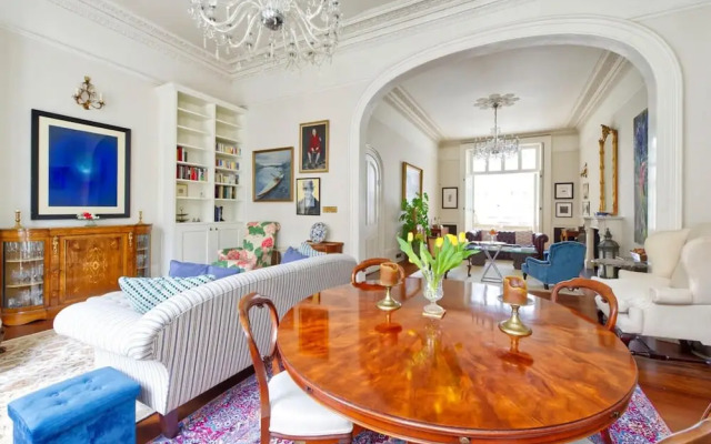 Grand 2 Bedroom Flat Kensington