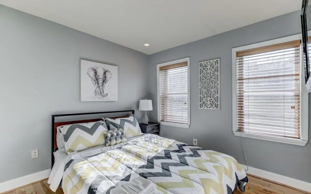 Upscale Home W/rooftopdeck&parking Near Stadiums