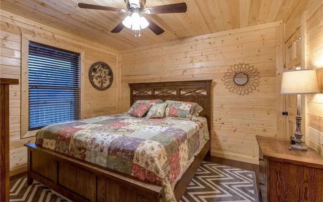 Emilys Hideaway - Four Bedroom Cabin
