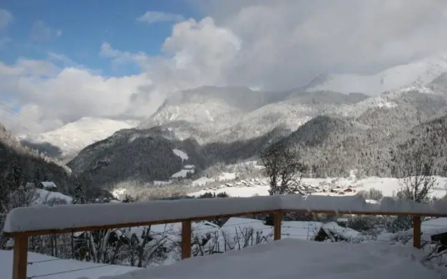 Chalet blanc bleu