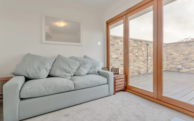 3 Bedroom in Clapham Junction With Roof Terrace