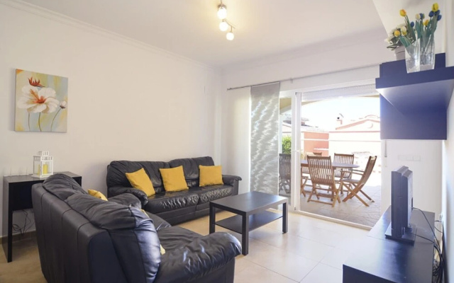 Bungalow - 4 Bedrooms with Pool and WiFi - 104998