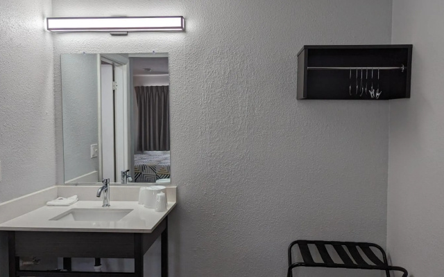 Motel 6 Nashua, NH - South