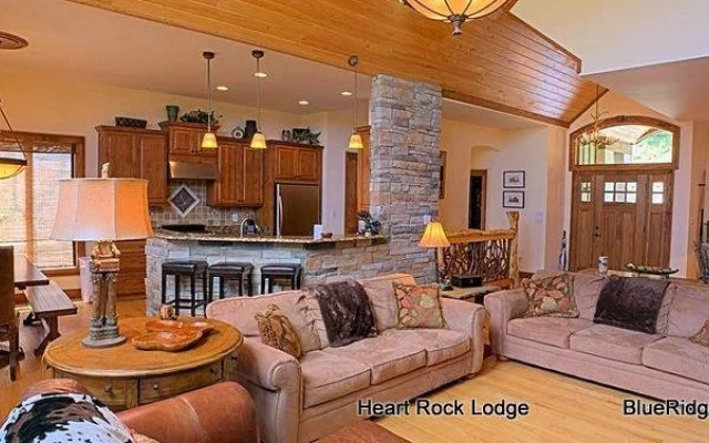 Heart Rock Lodge