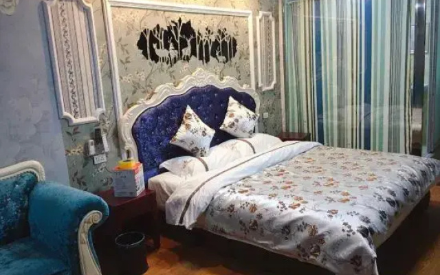 Huainan Aiwei Theme Hotel