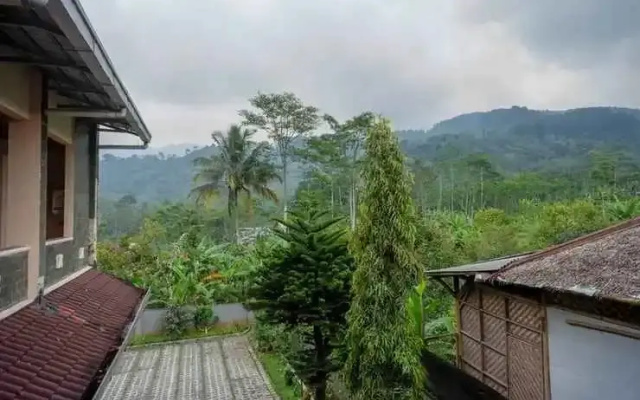 RedDoorz near Lokawisata Baturaden