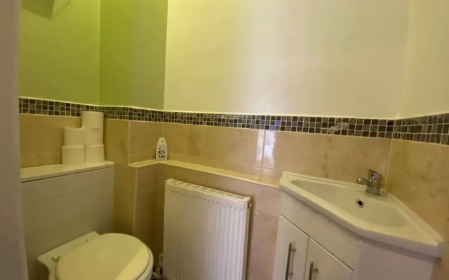Host Stay Cotman Close