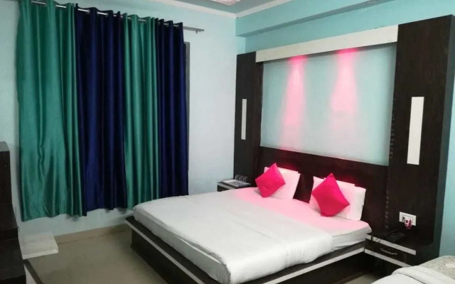 Hotel KS International (50 meters from Railway Station)
