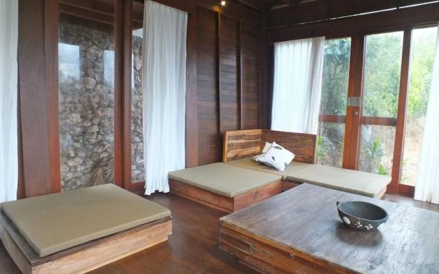 Villa Trevally