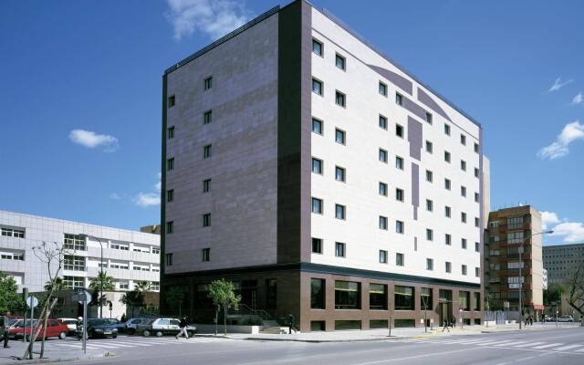 Отель NH Sevilla Viapol Испания, Севилья - 1 отзыв об отеле, цены и фото номеров - забронировать отель NH Sevilla Viapol онлайн вид на фасад