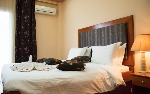 Americana Hotel