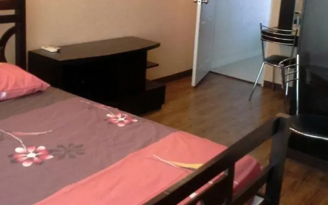 素坤逸71号极点广场公寓(Zenith Place Condo Sukhumvit 71)