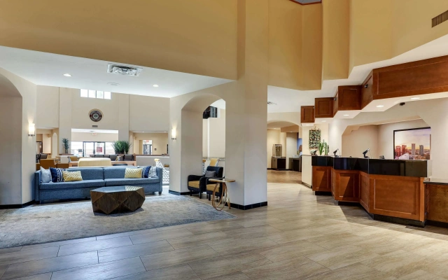 Drury Inn & Suites Phoenix Airport