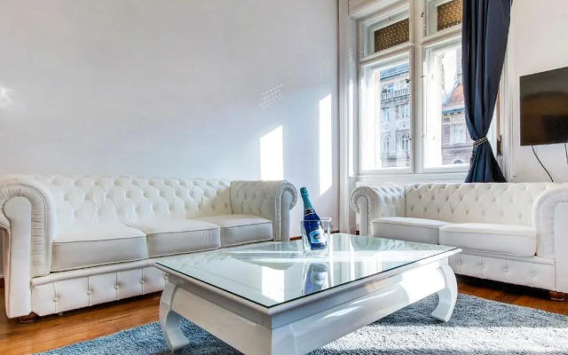 Royale Apartment