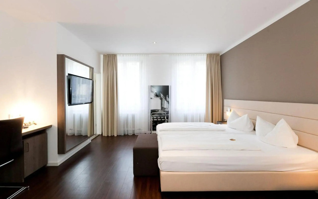 Manhattan Hotel