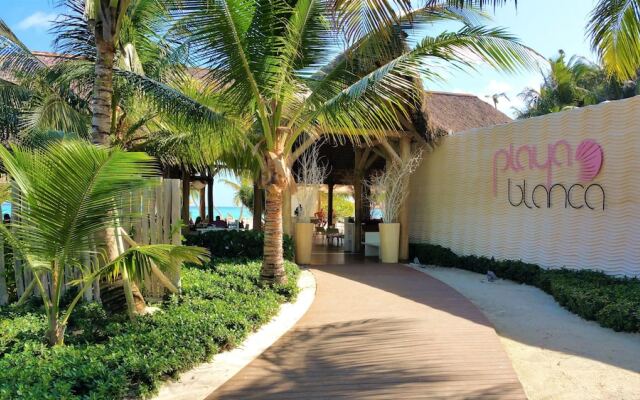 Отель Punta Cana Seven Beaches Доминикана, Пунта Кана - отзывы, цены и фото номеров - забронировать отель Punta Cana Seven Beaches онлайн вид на фасад
