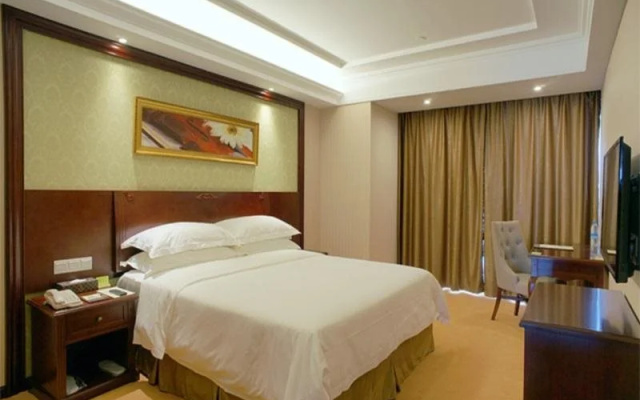 Vienna International Zhoupu Wanda Plaza